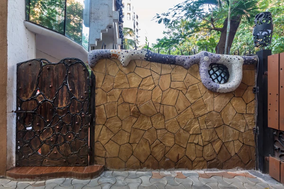 Luckville Bungalow Juhu image 2