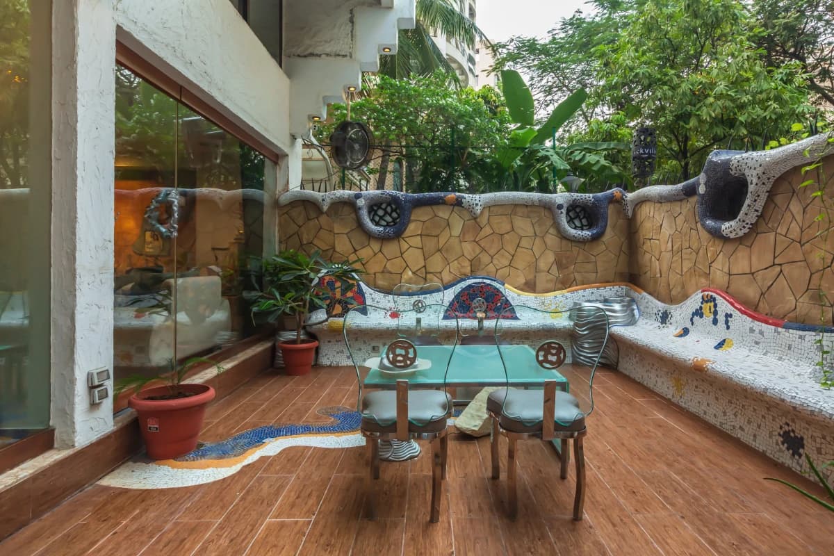 Luckville Bungalow Juhu image 4