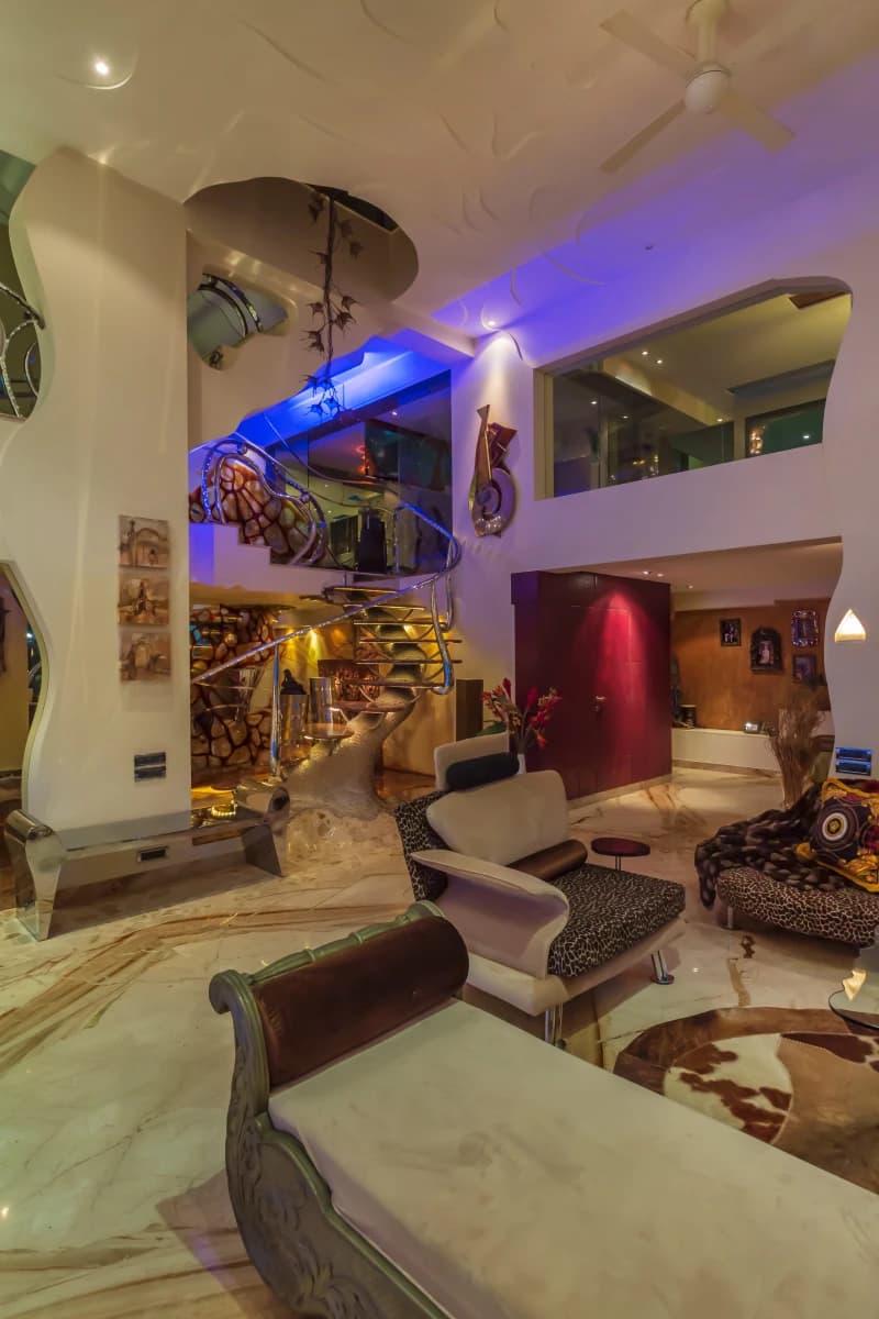 Luckville Bungalow Juhu image 7