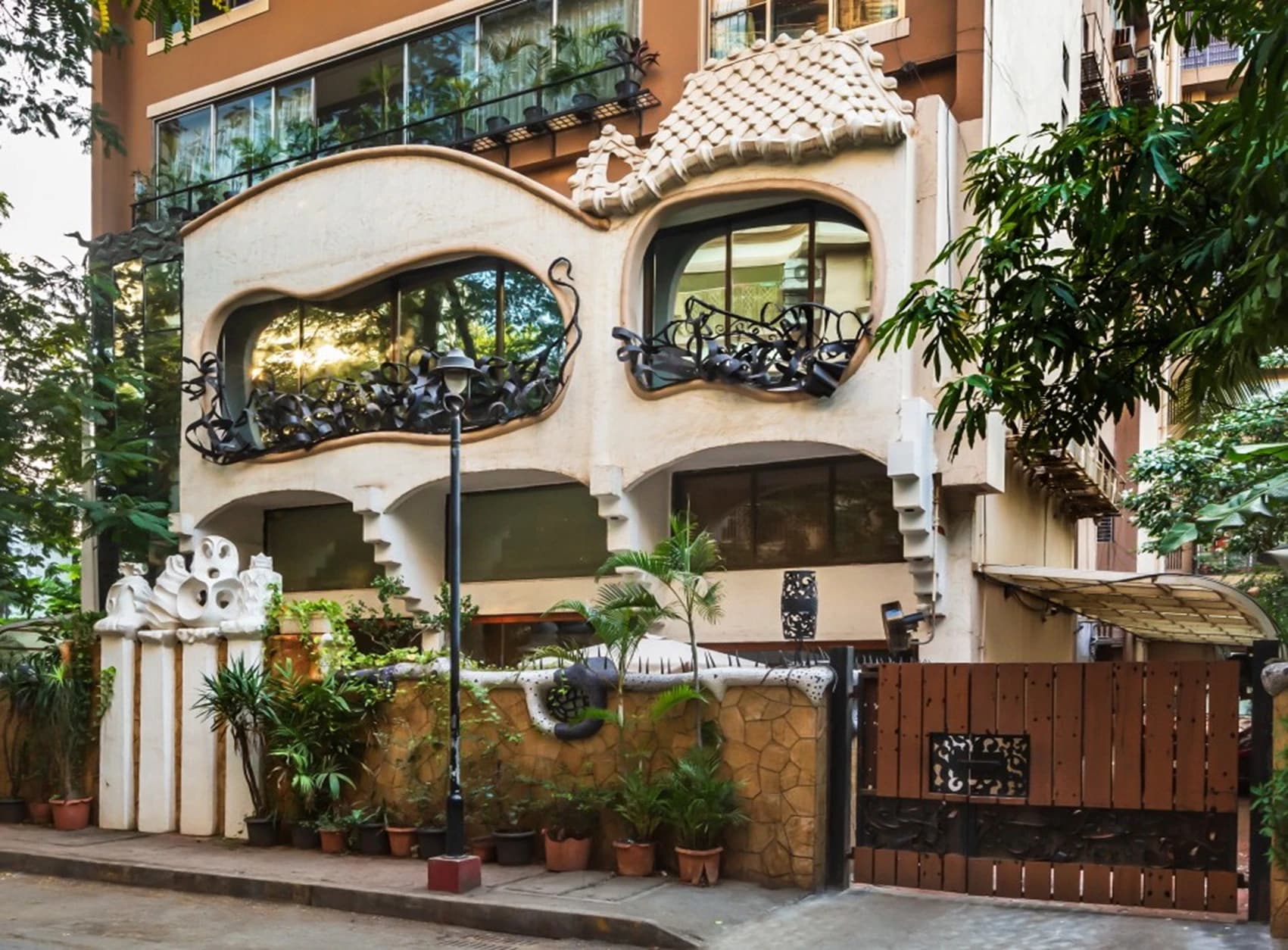 Luckville Bungalow Juhu image 1